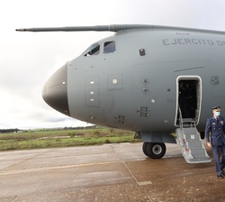 Su Majestad el Rey a su llegada a la Base Aérea de Talavera la Real